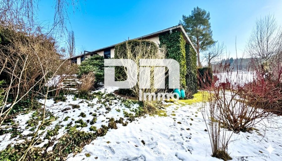 Großer altengerechter Bungalow mit großem Garten, 2 Terrassen, Garage und Einliegerbereich - Vorgartenbereich